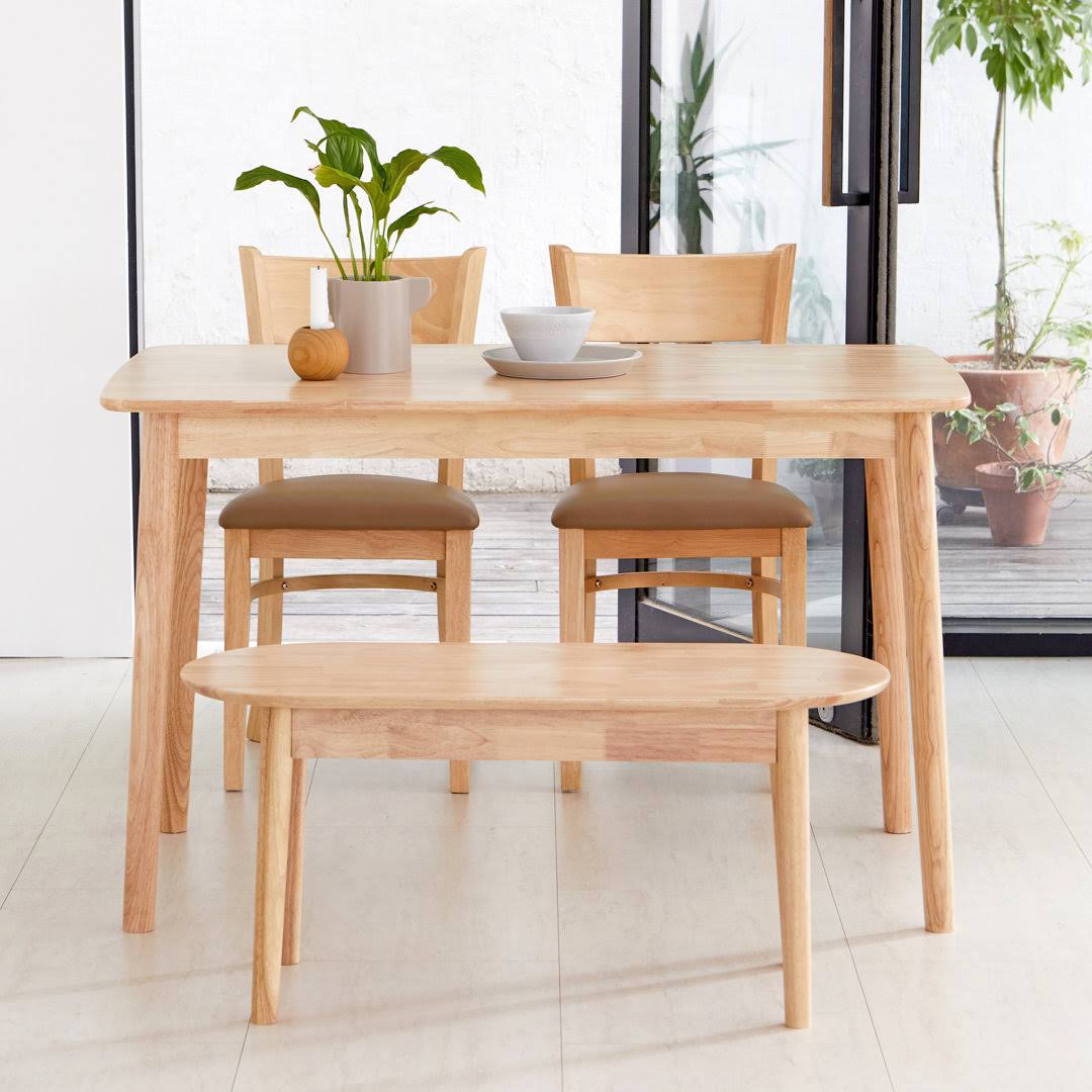 4 Person Rubberwood Solid Wood Dining Set